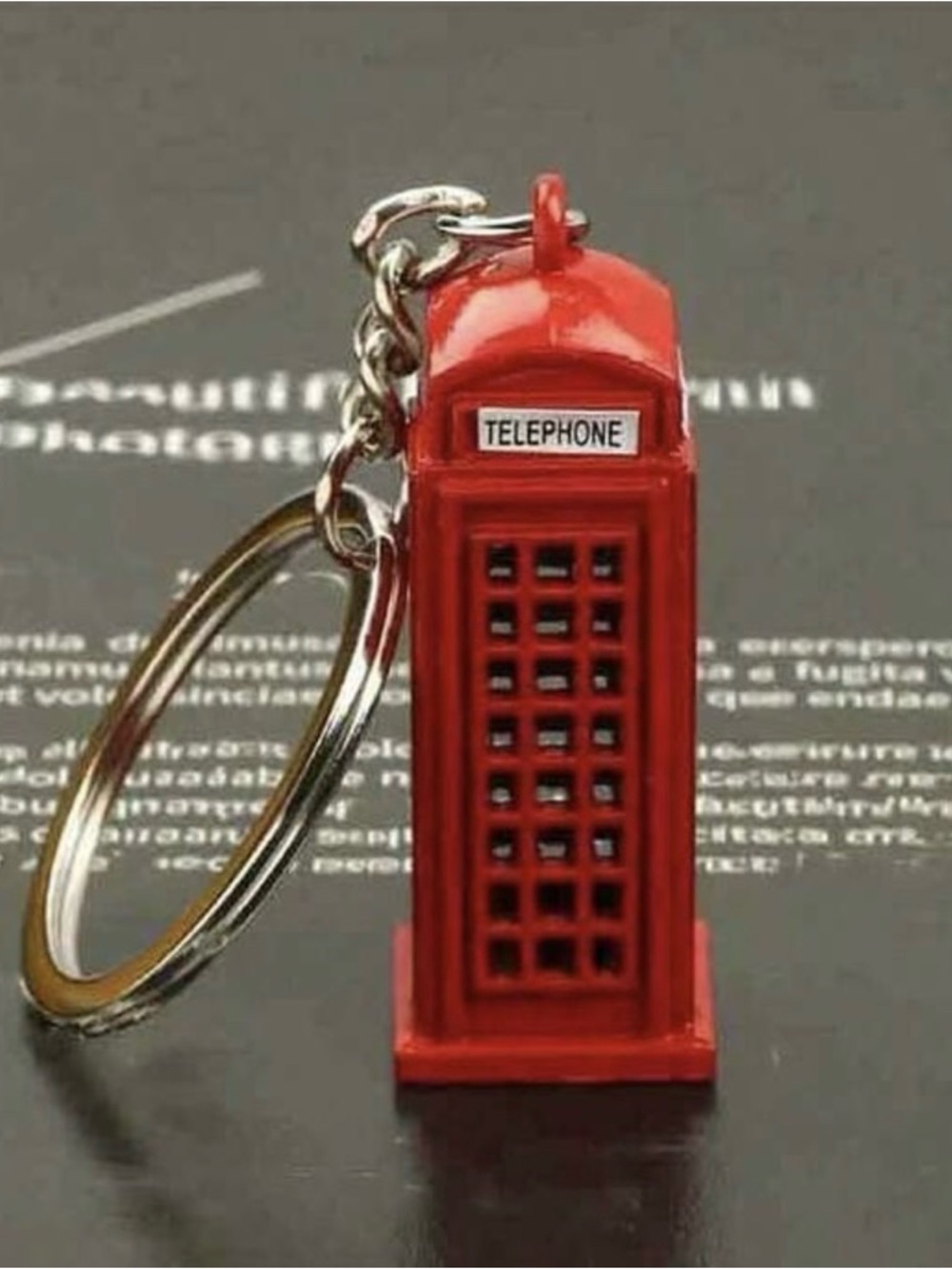 Red Telephone Booth Keychain - Picture 3 of 3